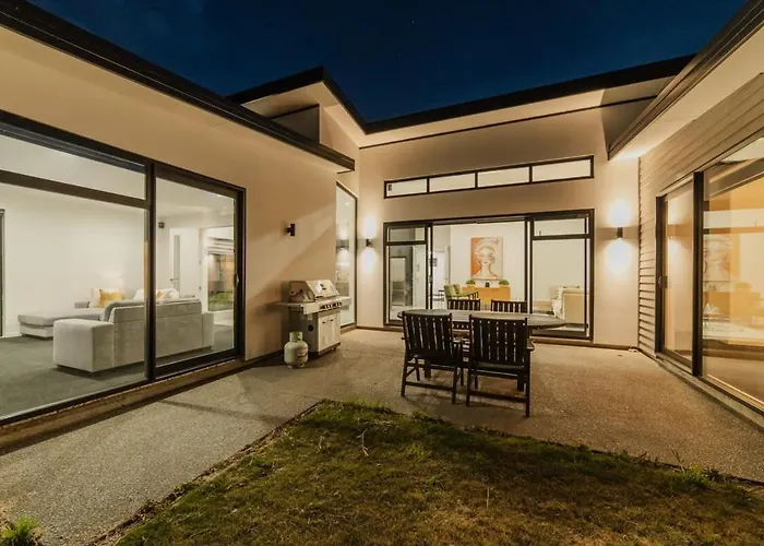 Zenith Escapes Your Quintessential 4Br Haven