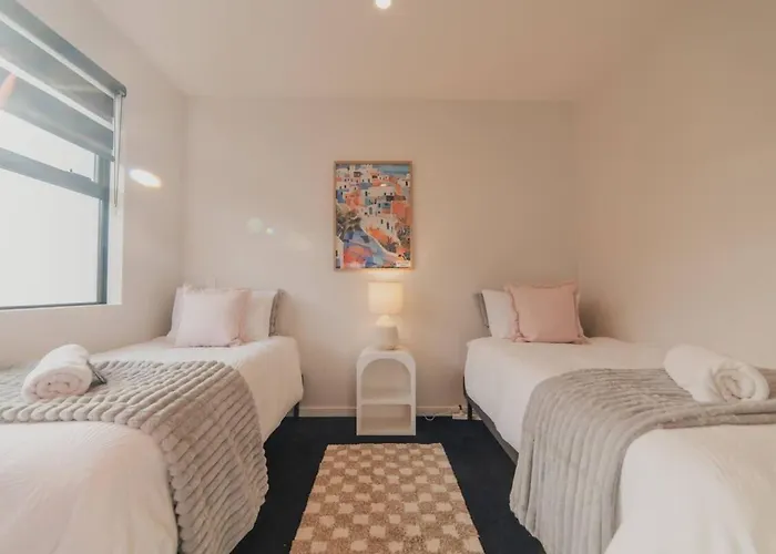 Zenith Escapes Your Quintessential 4Br Haven