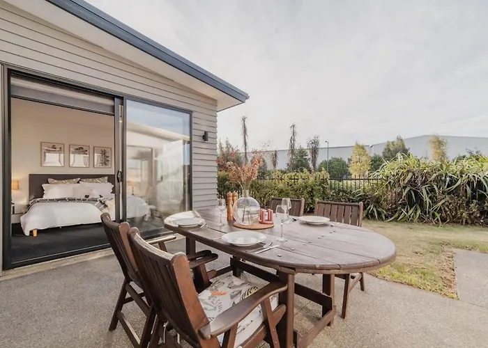 Zenith Escapes Your Quintessential 4Br Haven